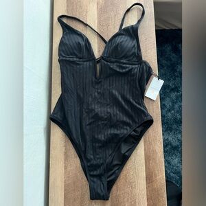 Shade & Shore Black ribbed plunge front V-wire one-piece swimsuit Size M NWT
